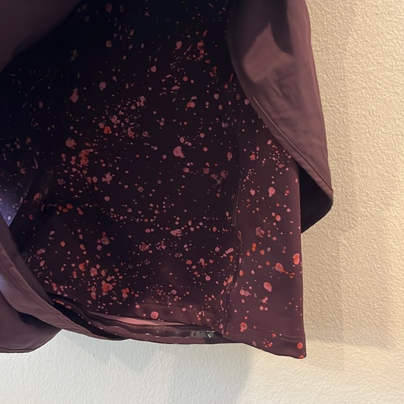 Athleta HIIT it 2-In-1 Shorts - Size XL - Warm Splatter Color - Picture 4 of 8